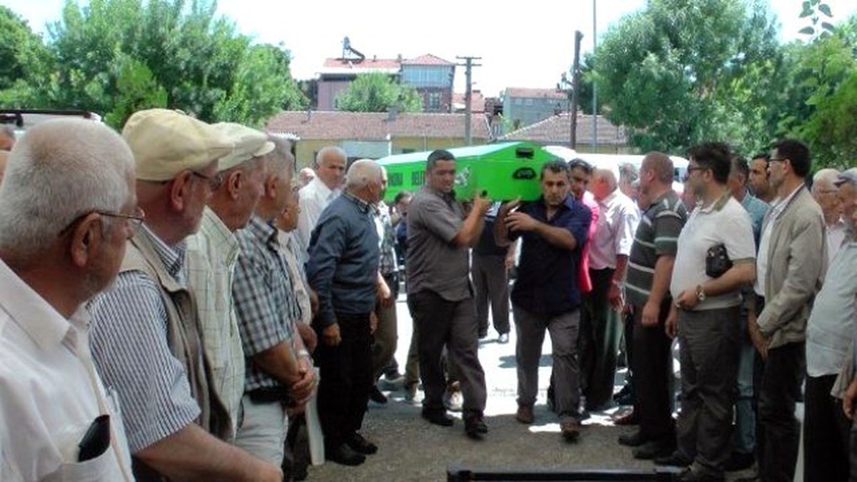 Irmakta Boğulan Kütüphane Personeli Son Yolculuğuna Uğurlandı