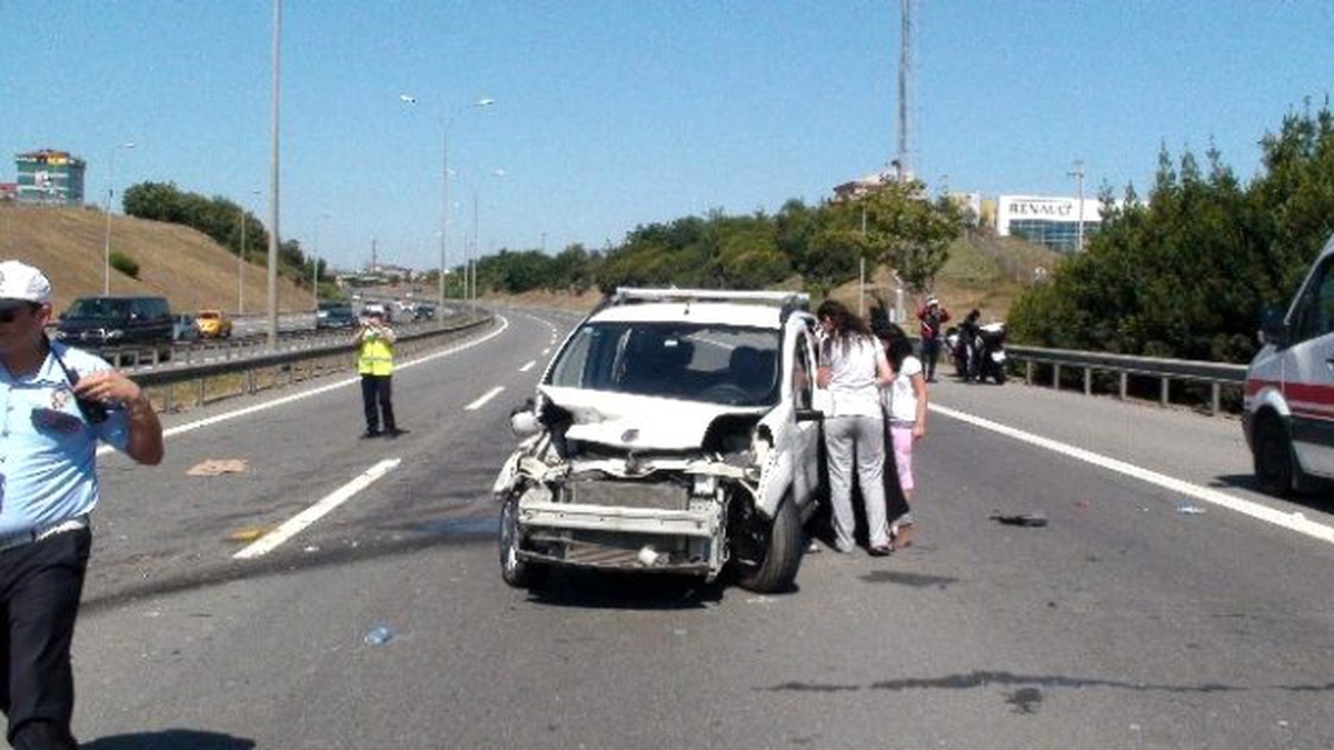 İstanbul Tem Otoyolu\'nda Kaza: 1 Yaralı