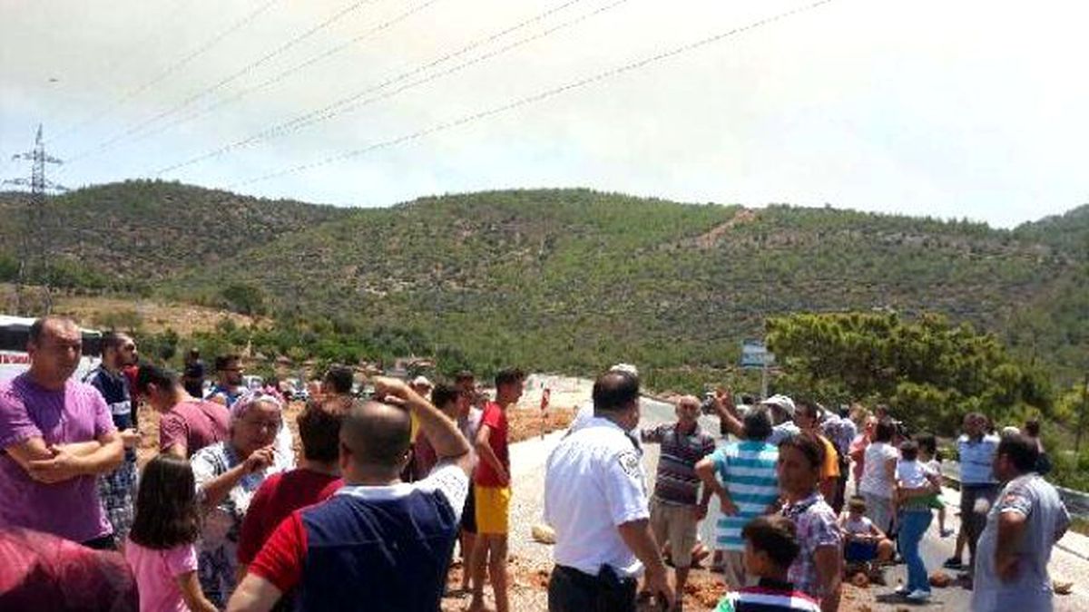 Mersin\'de Orman Yangını, 1 Mahalle Boşaltıldı (3)