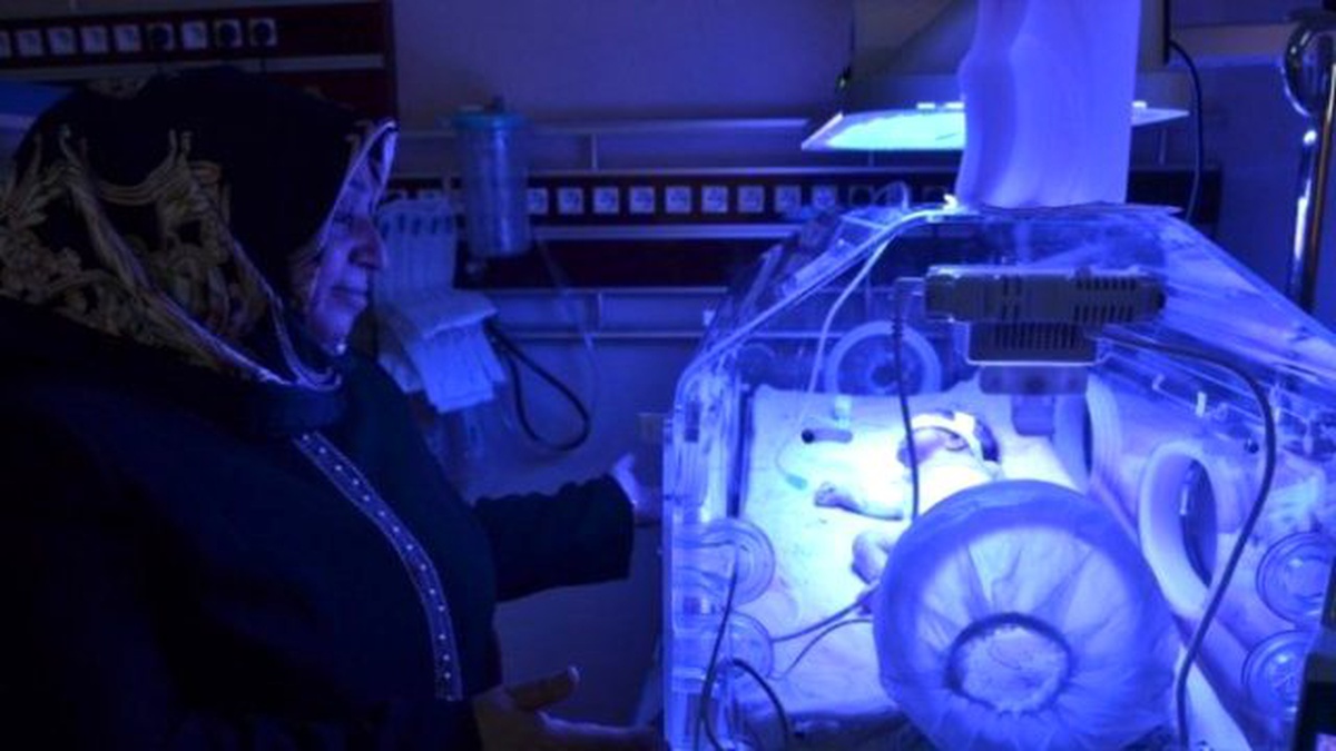 Muhsine Kahraman Bayramı Yeni Doğan Bebekler ile Geçirdi