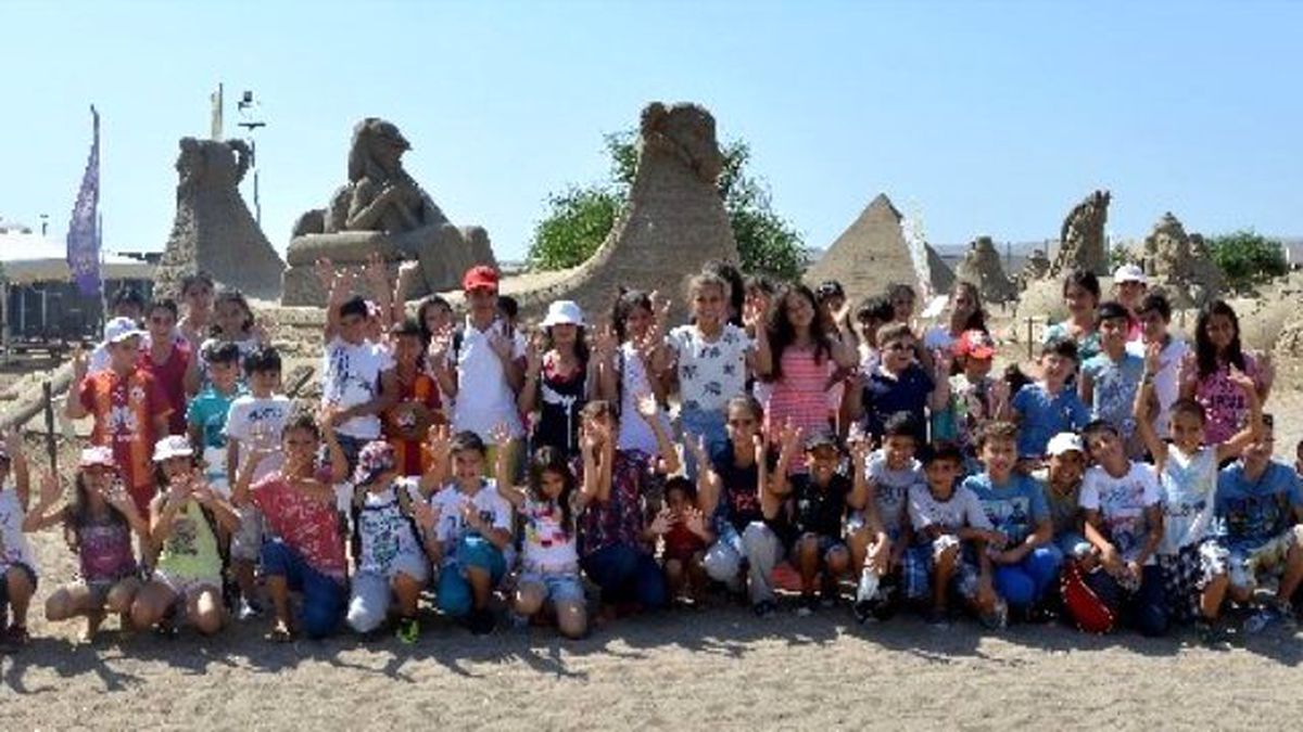 Muratpaşalı Çocuklardan Kum Heykellere Gezi