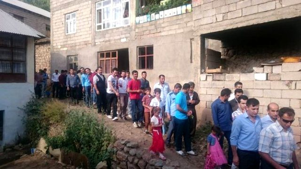 Şemdinli\'de Bayram Kültürü Halen Yaşatılıyor