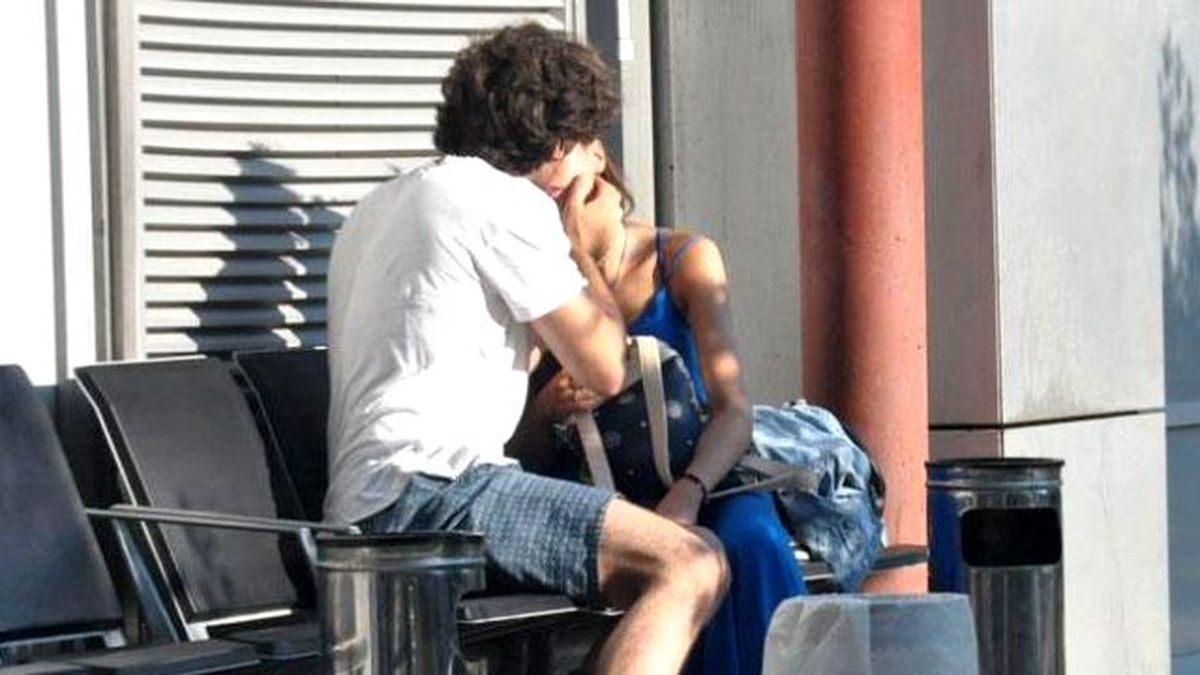 Şükrü Özyıldız ile Şükran Ovalı Herkesin İçinde Dakikalarca Öpüştü