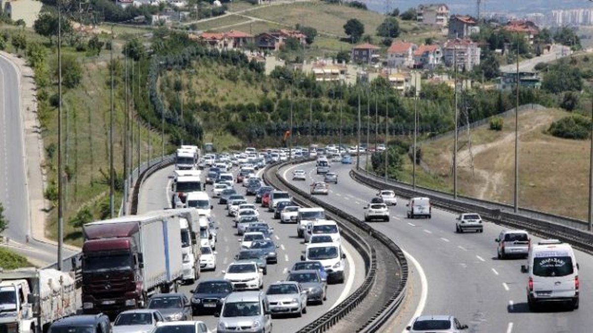 Tatilcilerin Dönüş Çilesi Sürüyor