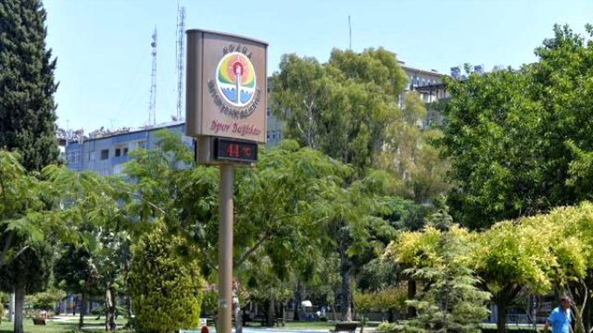 Adana'da Termometreler 44'ü Gösterdi Şehir Boşaldı