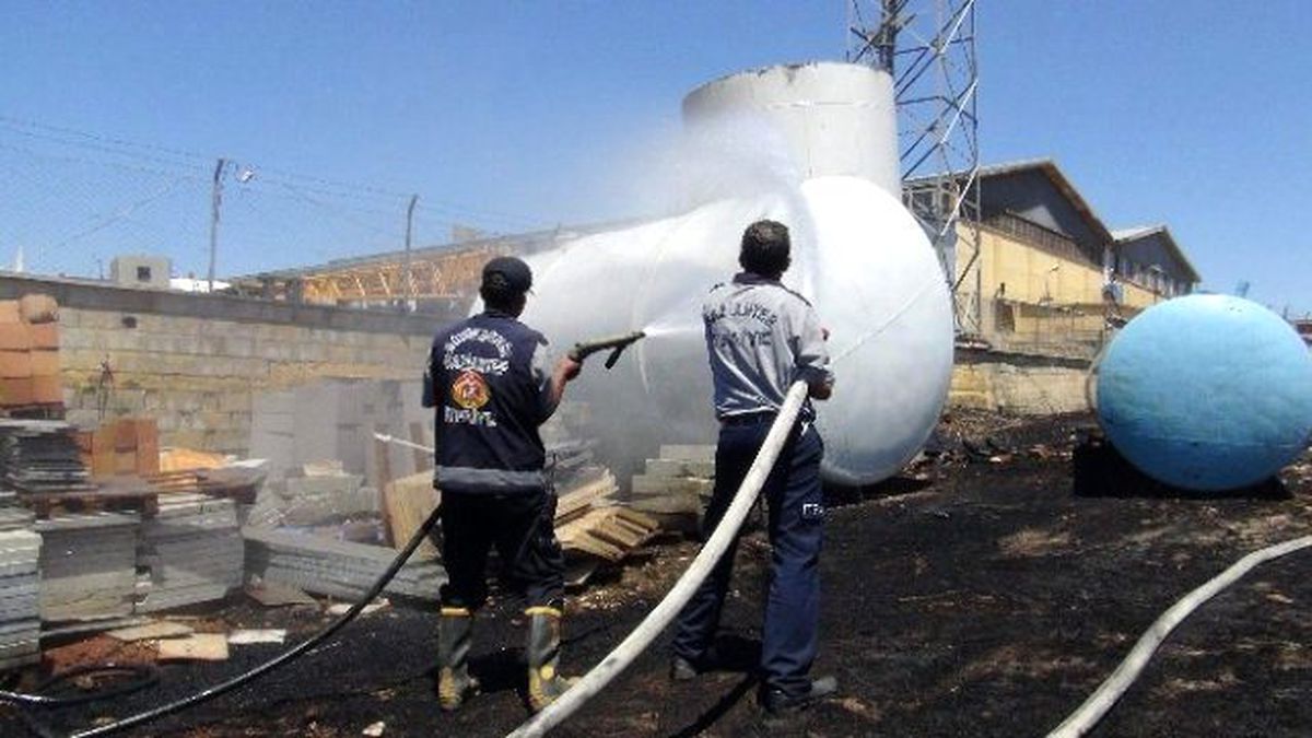 Yakıt Tankerlerine Sıçrayan Yangın Son Anda Söndürüldü