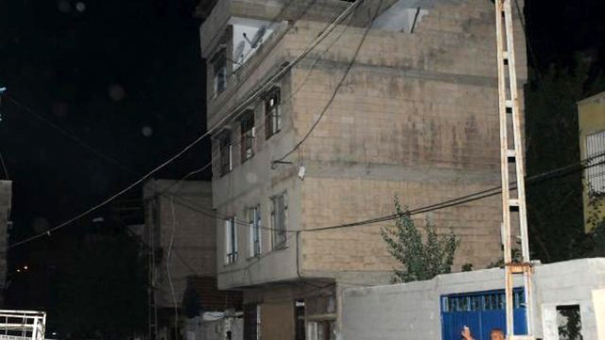 Gaziantep\'te Yaralıyı Almaya Giden Ambulansın Camı Kırıldı