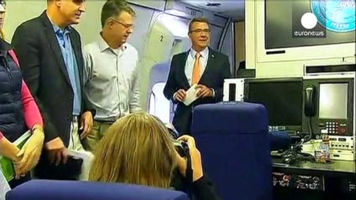 Amerikan Savunma Bakanı Carter İsrail Ziyaretine Başladı