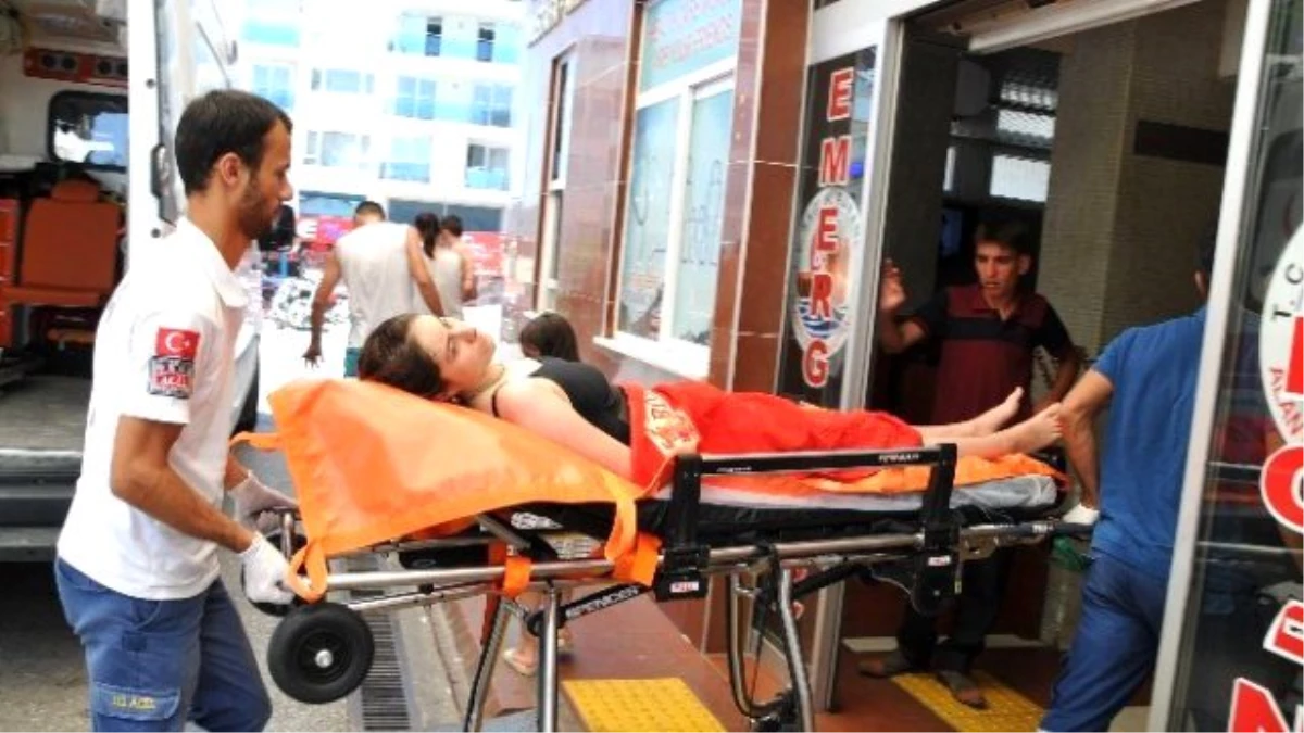 Antalya\'da Denize Giren Genç Kız Boğulma Tehlikesi Geçirdi