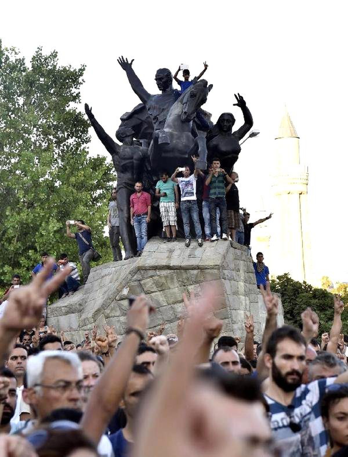 Antalya\'da \'Suruç\' Protestosu