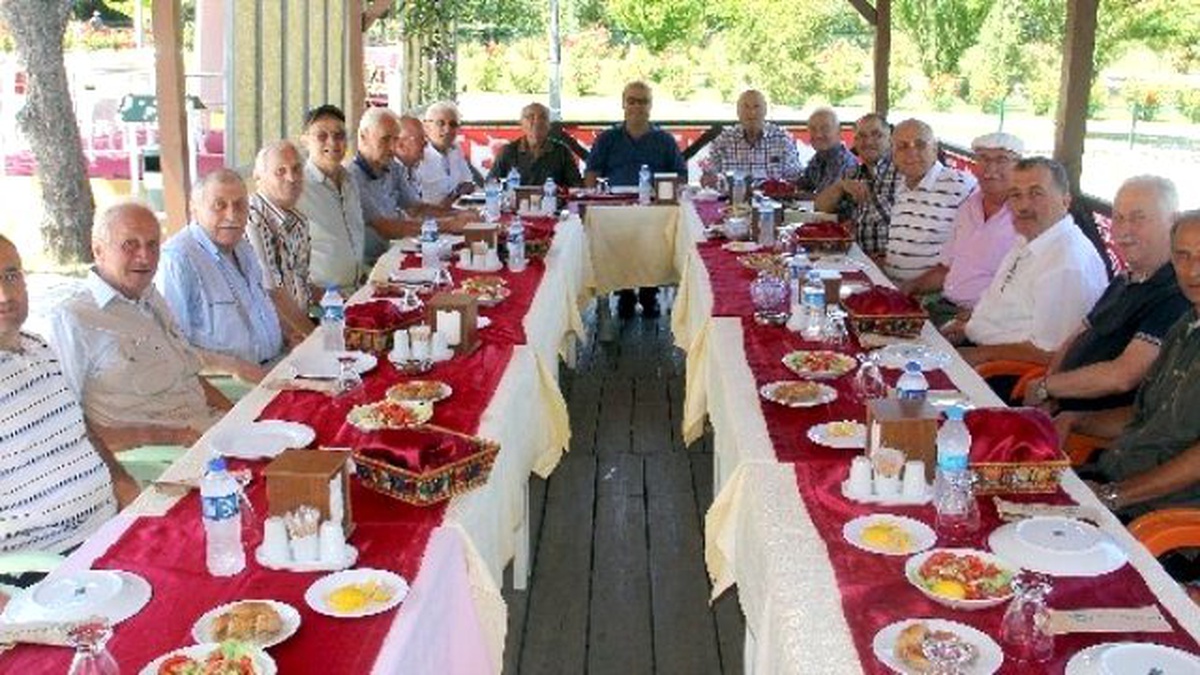 Bozkurt Ortaokulunun İlk Mezunlarını Havuzlu Bahçede Buluştu