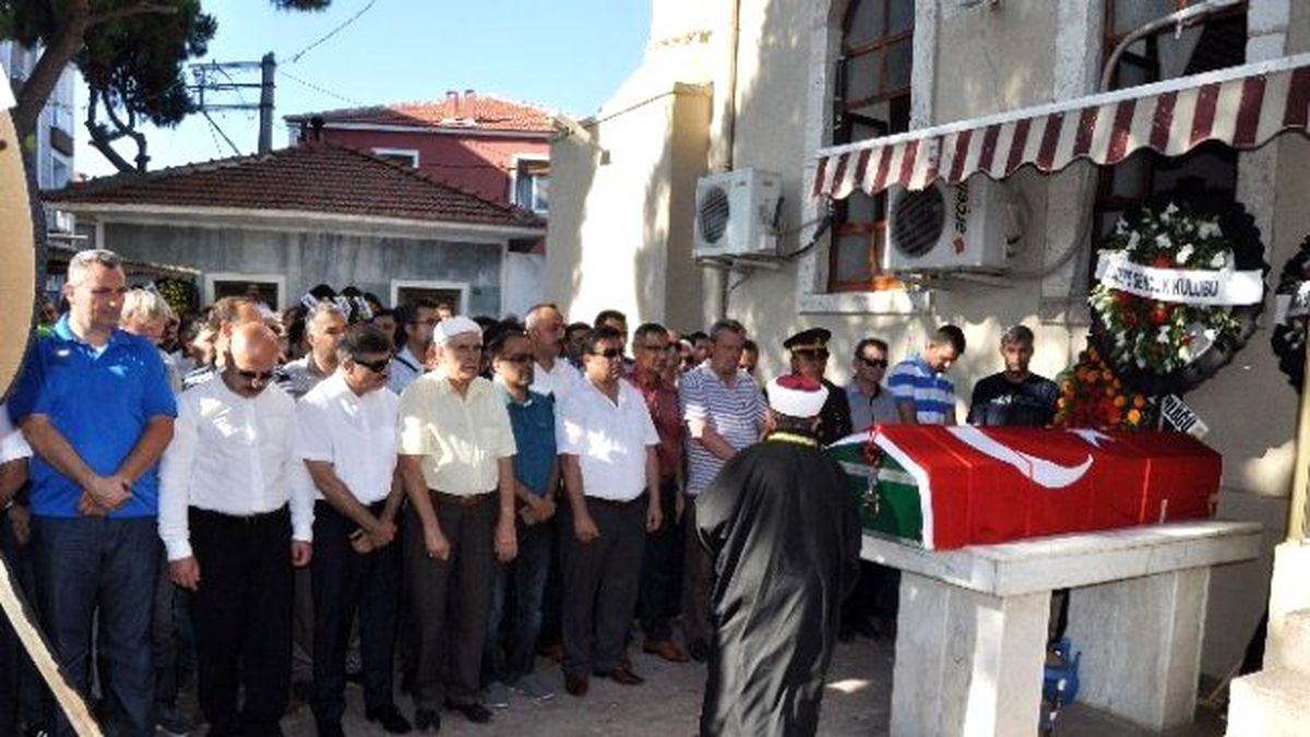 Çanakkale\'de Denizde Boğulan Polis Memuru Memleketinde Toprağa Verildi