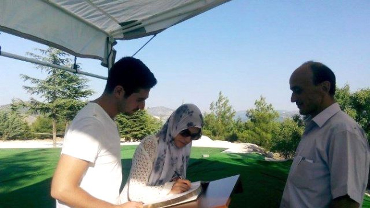 Demirel\'in Mezarı Bayramda Ziyaretçi Akınına Uğradı