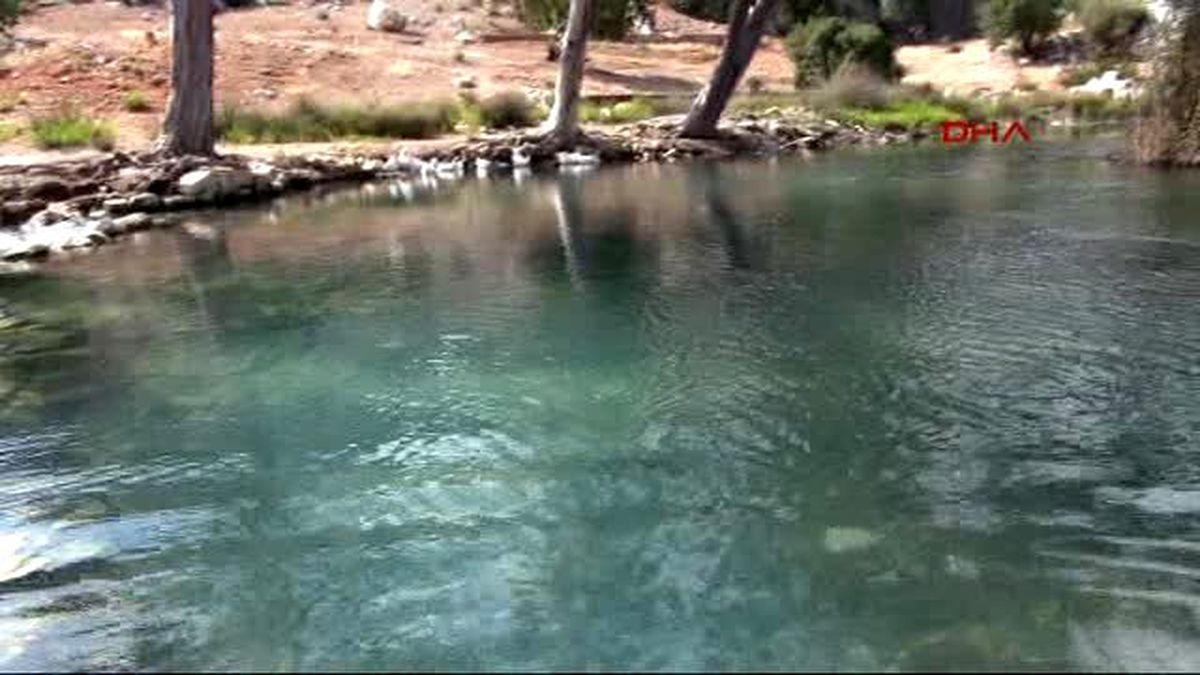 Demre Sıcaktan Bunalan Taş Havuzlarda Serinliyor
