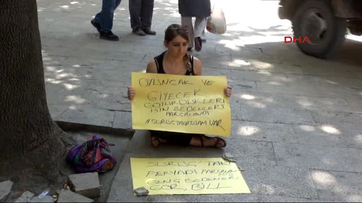 Denizli\'de Tek Kişilik \'Suruç\' Protestosu