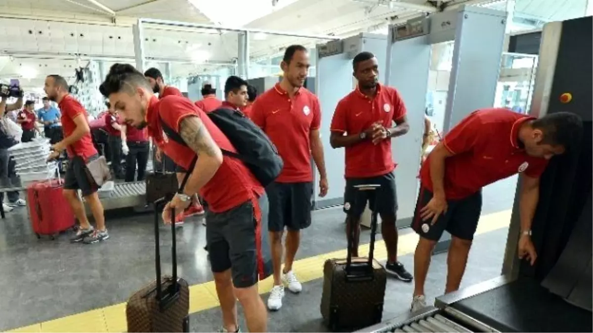 Galatasaray Velden\'e Geldi