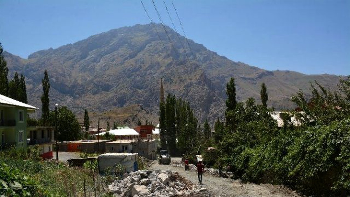 Hakkari Belediyesi\'nden Yol Yapım Çalışması