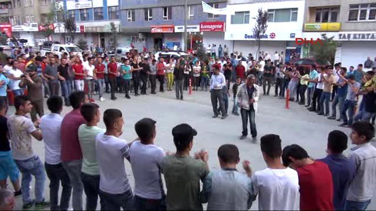 Hakkari'de Halaylı Rojava Kutlaması