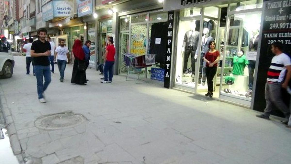 Hakkari Esnafı Siyah Bez Astı