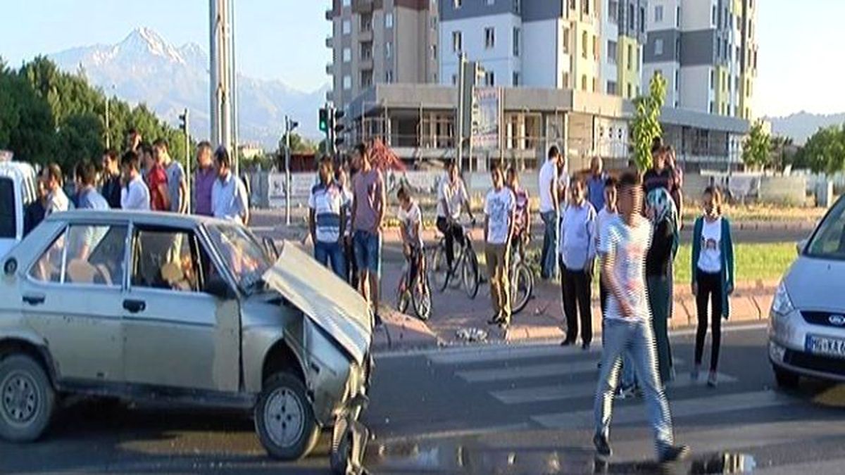 Kazayı Yaptı Aracı Bırakıp Kaçtı