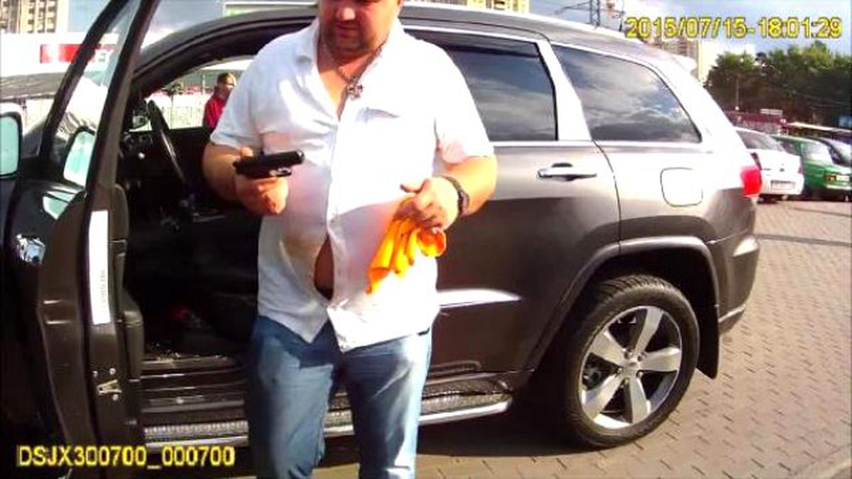 Kiev\'de Sarhoş Bürokrat Polise Silah Çekti