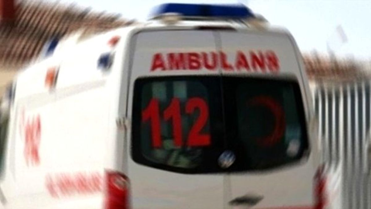 Konya\'da Hafif Ticari Araç Şarampole Devrildi: 5 Yaralı