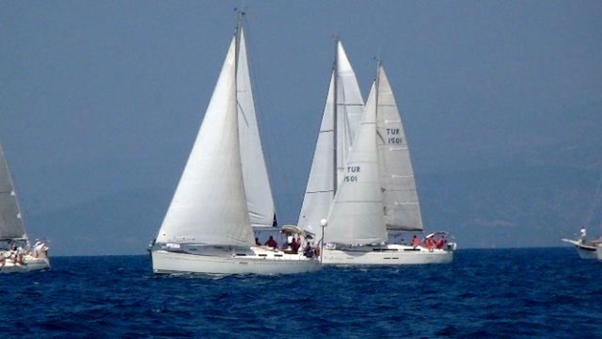 Kuşadası\'nda Yat Yarışı Heyecanı