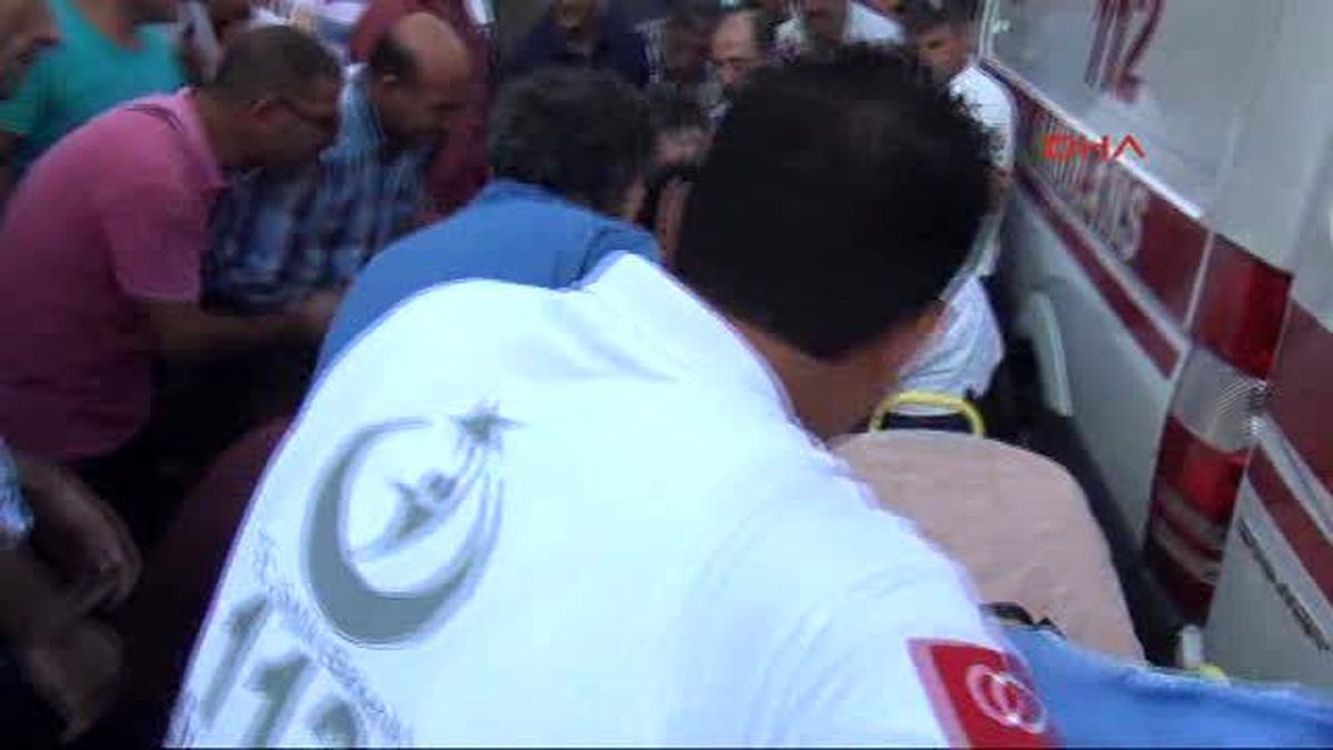 Mersin\'de Protestocu Gruba Ateş Açıldı; 2 Yaralı