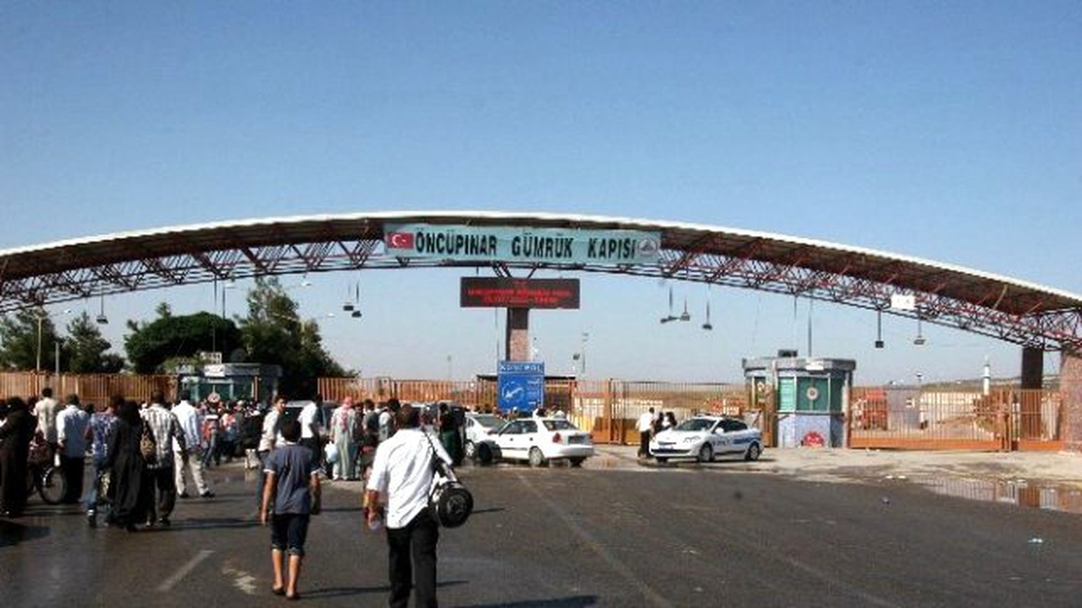 Öncüpınar Sınır Kapısı\'nda Suriyelilerin Bayram Dönüşü Yoğunluğu