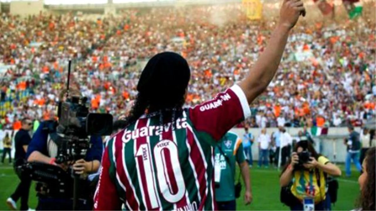 Ronaldinho, Maracana\'da 45 Bin Kişiyi Selamladı