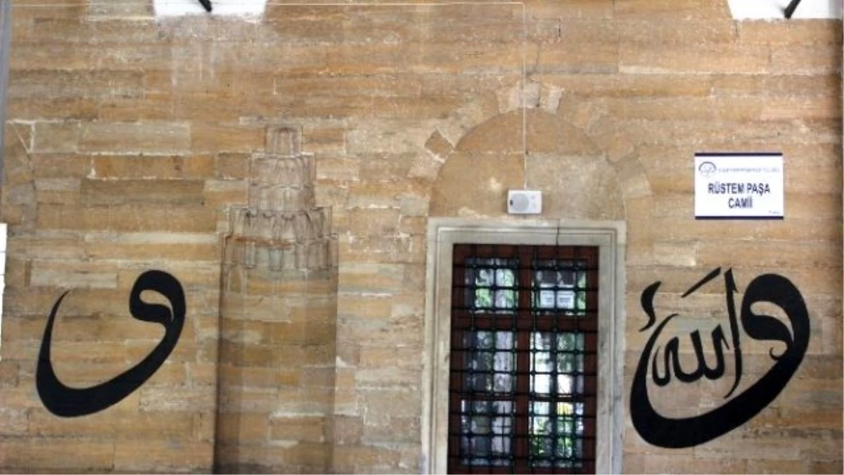 Rüstem Paşa Camii 469 Yıldır Ayakta