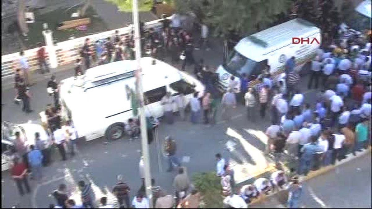 Suruç'ta Çantasından IŞİD Flaması Çıkan Gence Linç Girişimi