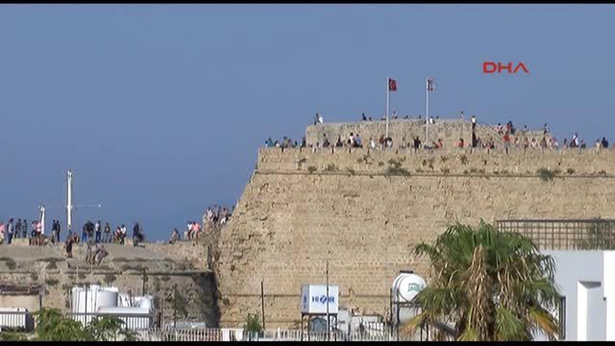 Solo Türk ve Türk Yıldızları\'nın KKTC\'deki Hava Gösterisi Büyüledi