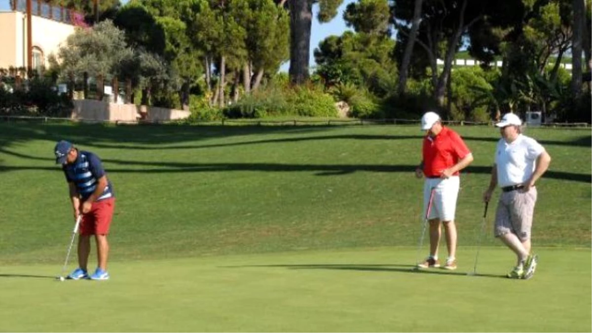 Somalı Çocuklar Yararına Golf Oynadılar