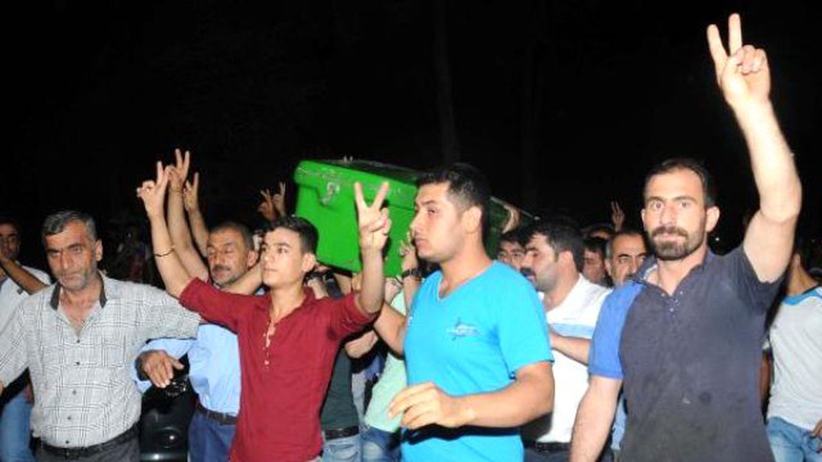 Suruç\'ta Canlı Bomba Dehşeti (16)