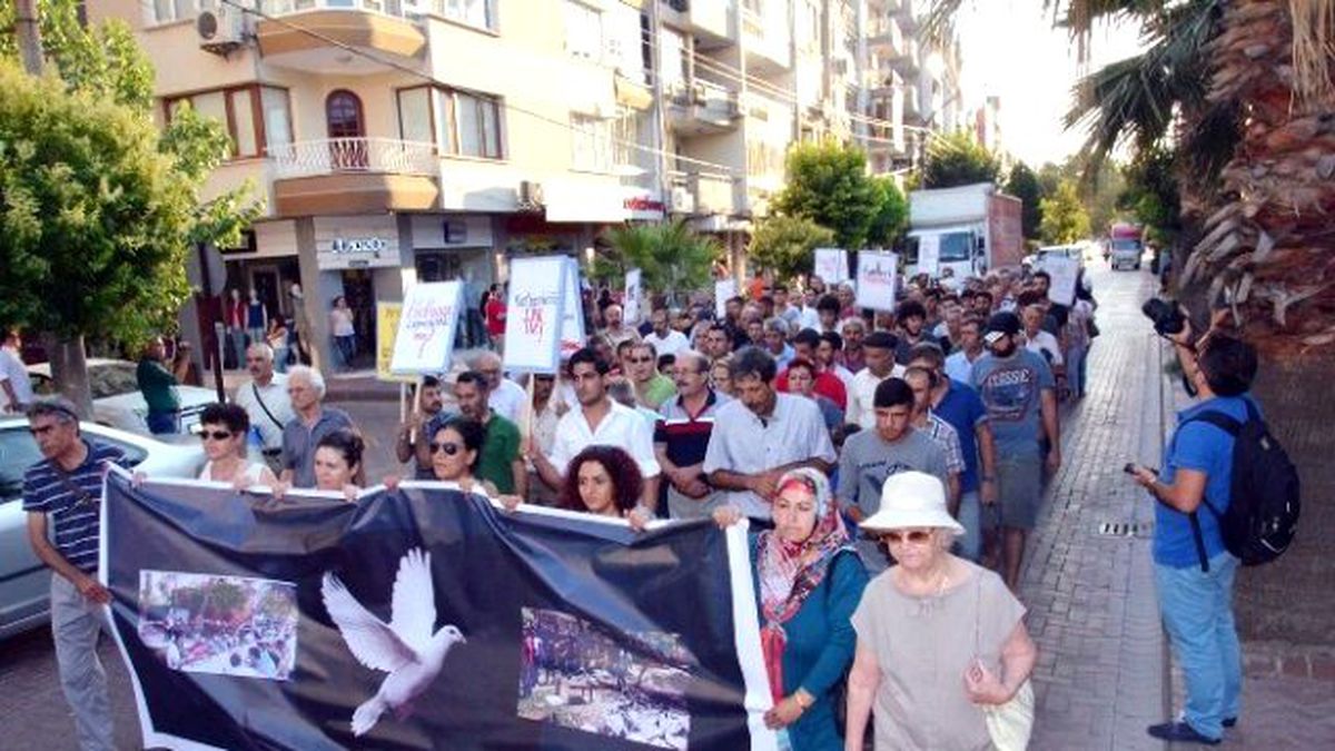 Suruç\'taki Patlama Akhisar\'da Protesto Edildi