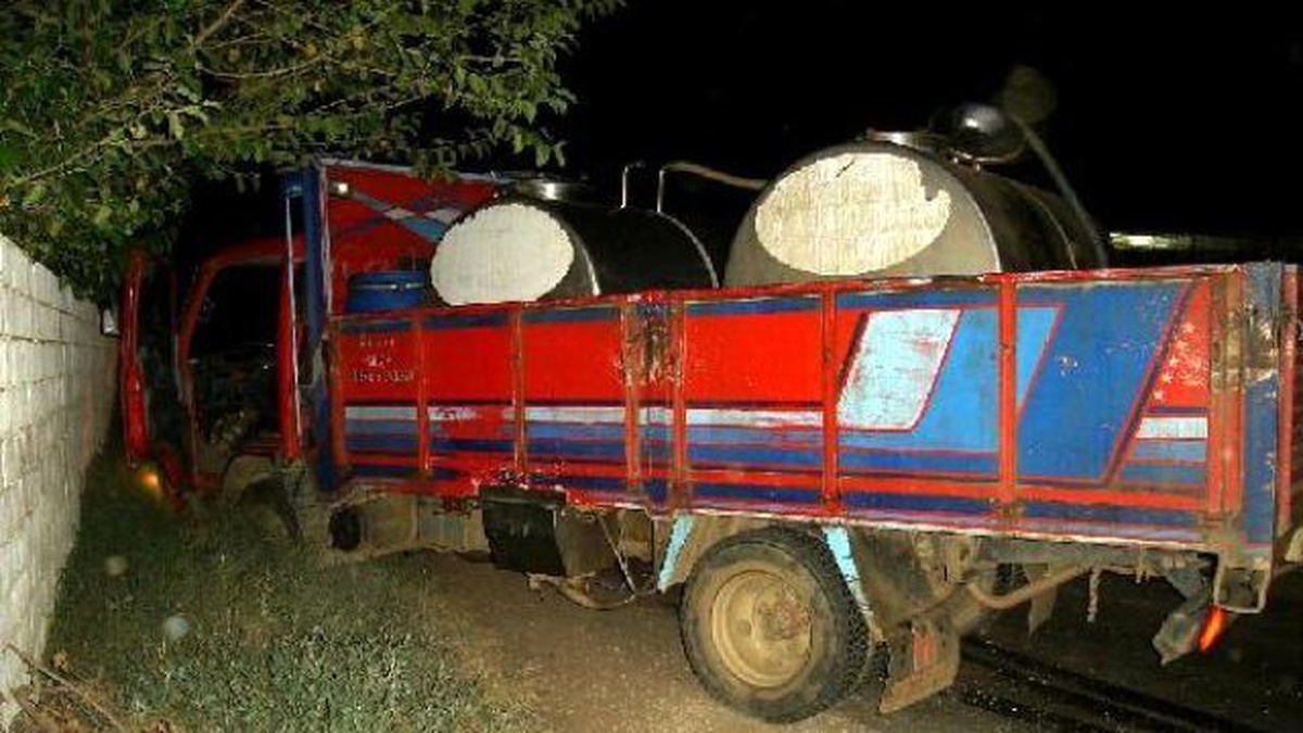 İzmir\'de Süt Kamyonuyla Çarpışan Motosikletli Öldü