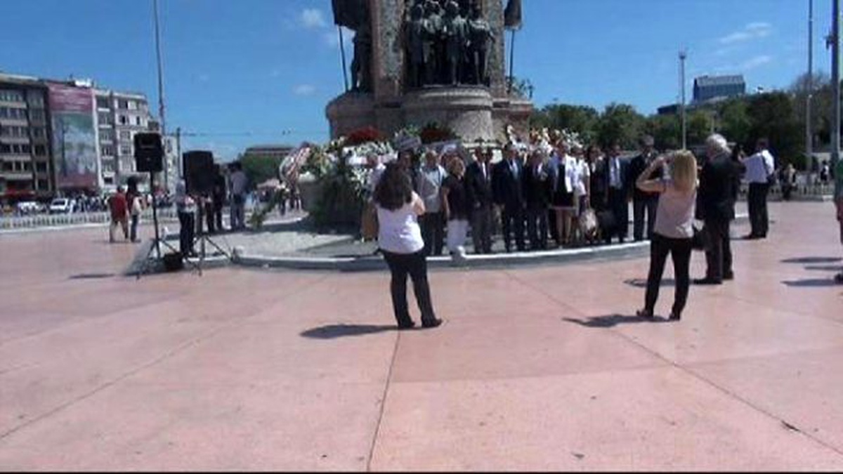Taksim\'de Kıbrıs Barış Harekatı\'nın 41. Yılı Töreni
