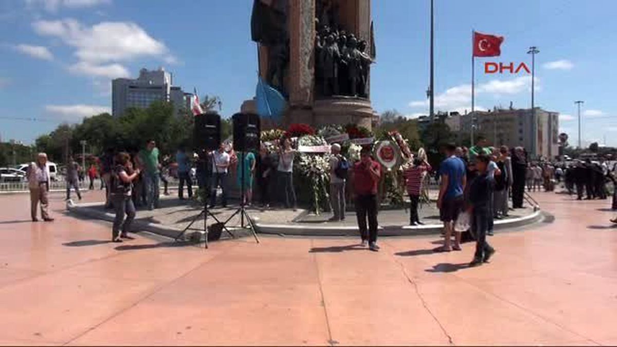 Taksim\'de Kıbrıs Barış Harekatı\'nın 41. Yılı Töreni