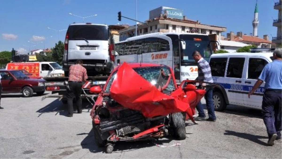 Yozgat\'ta İki Otomobilin Çarpışma Anı Kamerada