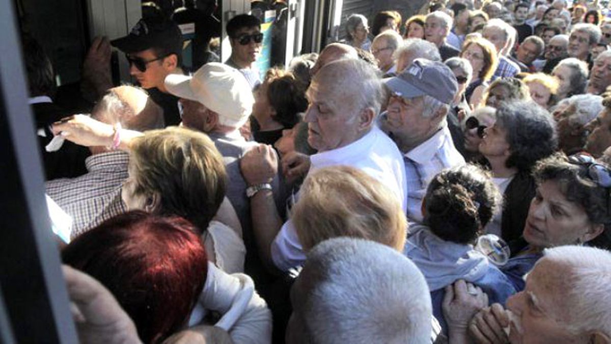 Yunanistan'da Bugün Bankalar Açıldı