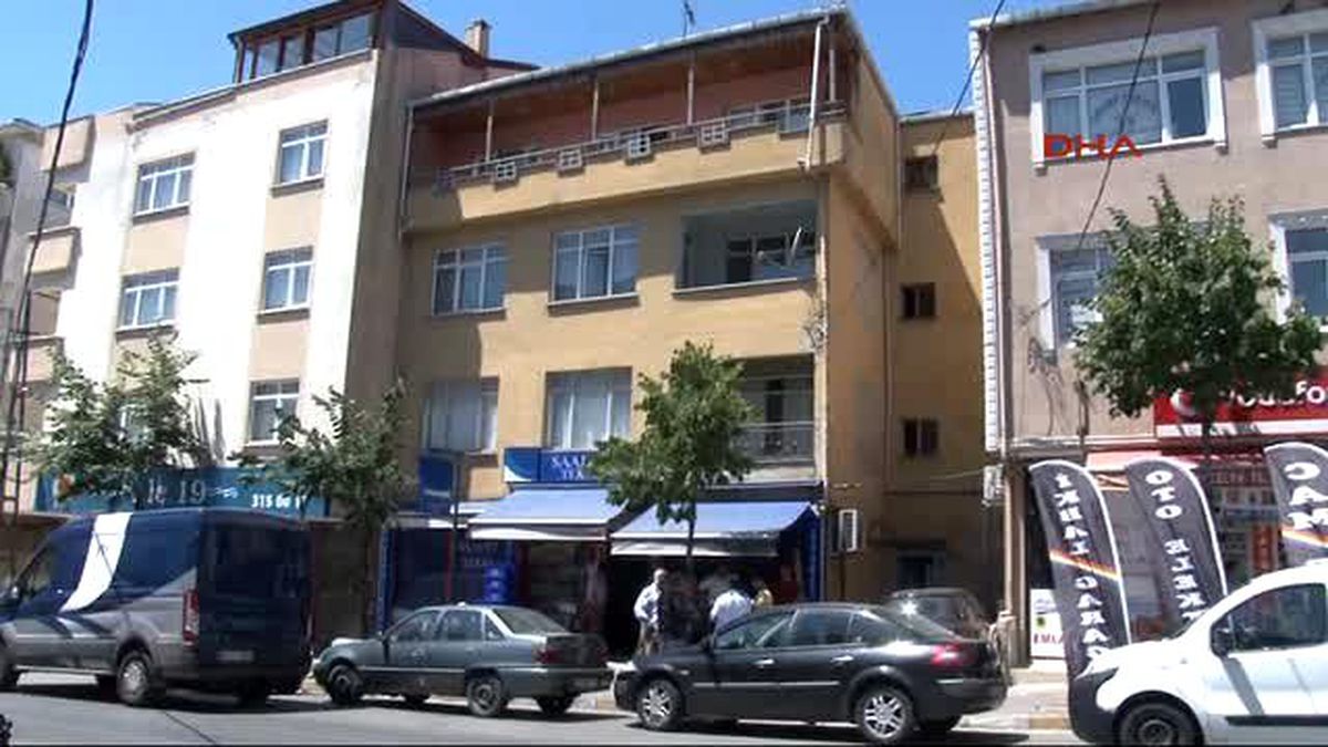 20 Yaşındaki Ezgi\'nin Ümraniye\'deki Evinde Acı