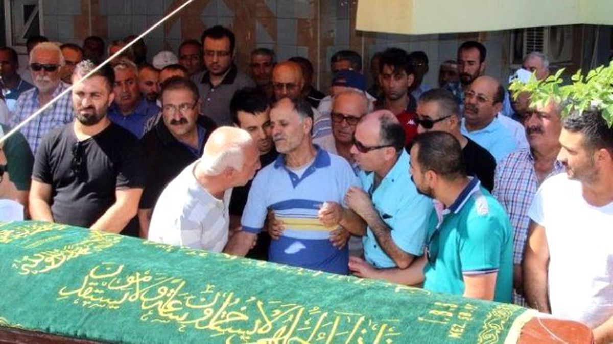 Aliağa\'da İntihar Ettiği Sanılan Genç Toprağa Verildi