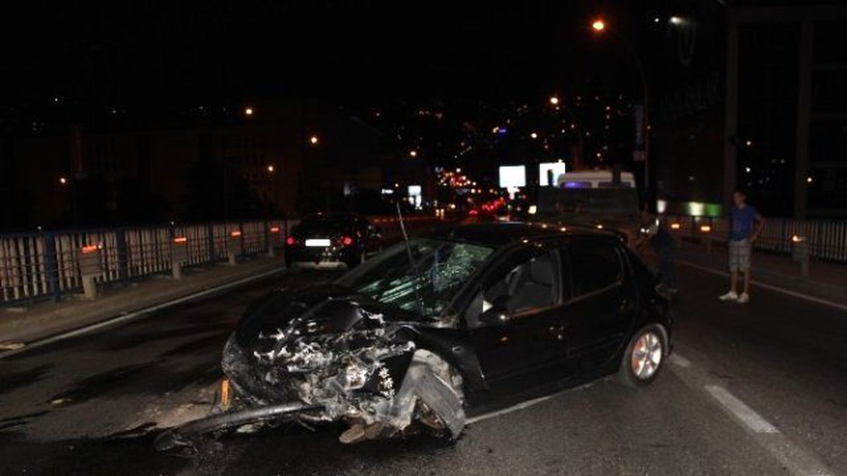 Alkollü Sürücü Bariyerle Çarptı: 1 Yaralı