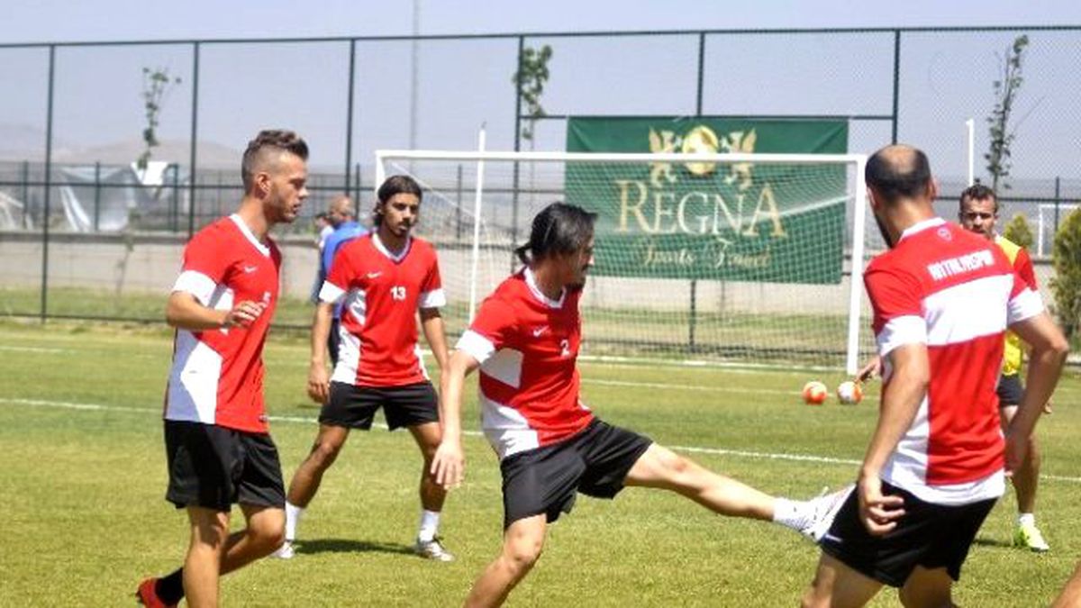 Antalyaspor Afyonkarahisar Kampında İlk Antrenmanına Çıktı