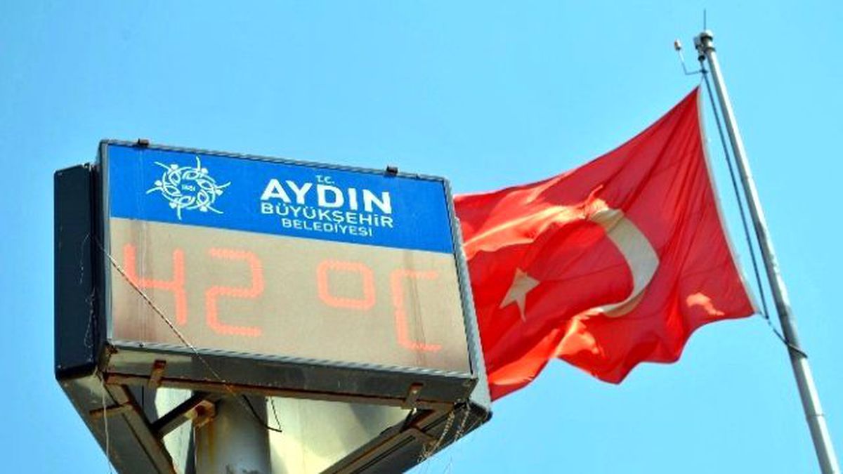 Aydın Yanıyor, Sıcaklık 42 Dereceyi Buldu
