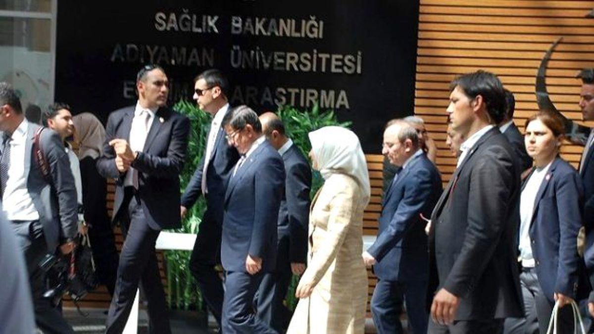 Başbakan Ahmet Davutoğlu Yaralı Askerleri Ziyaret Etti
