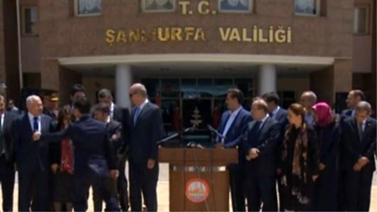 Başbakan'ın Konuşması Öncesi Protokol Krizi Yaşandı