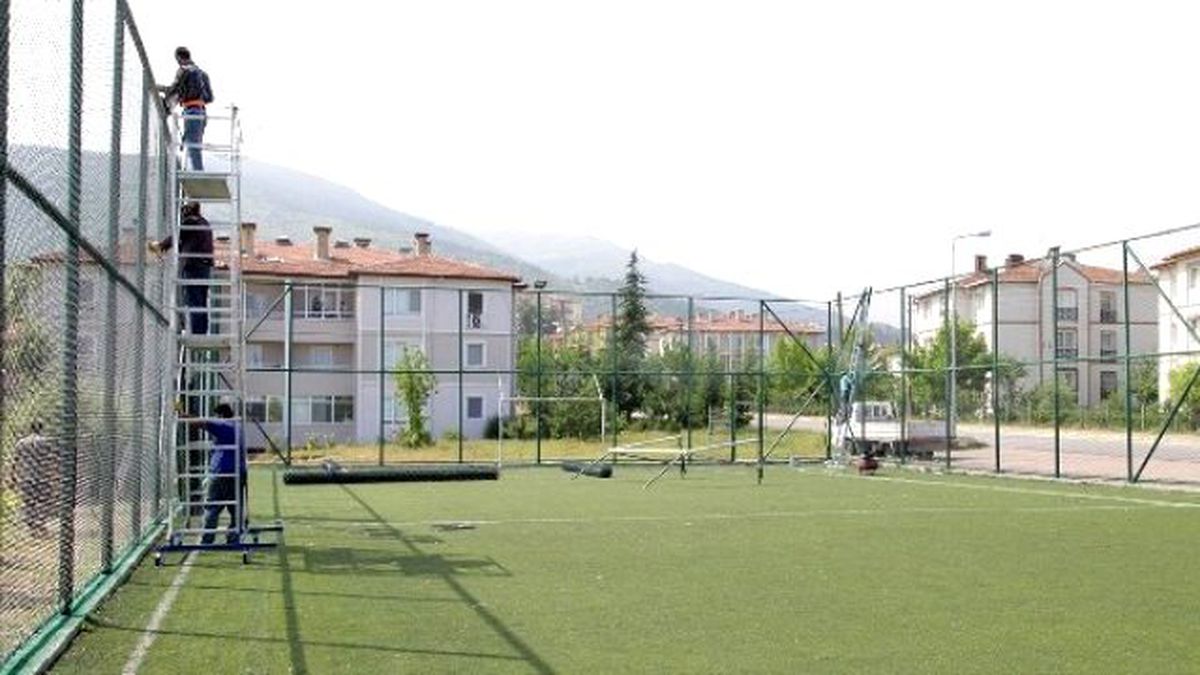 Başiskele\'de Oyun Sahalarına Bakım