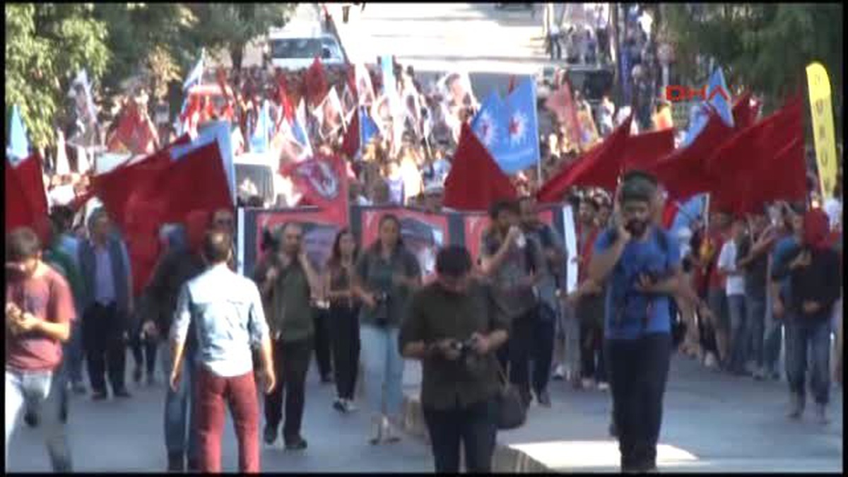 Cenazeye Gazi Mahallesinde Otomatik Silahlı Karşılama